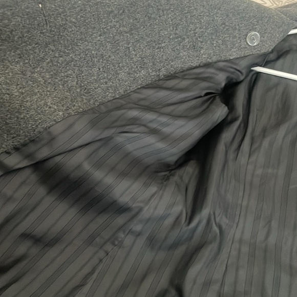 Warm peacoat from H&M, size 4, 60%wool, 40% viscose - Picture 5 of 9